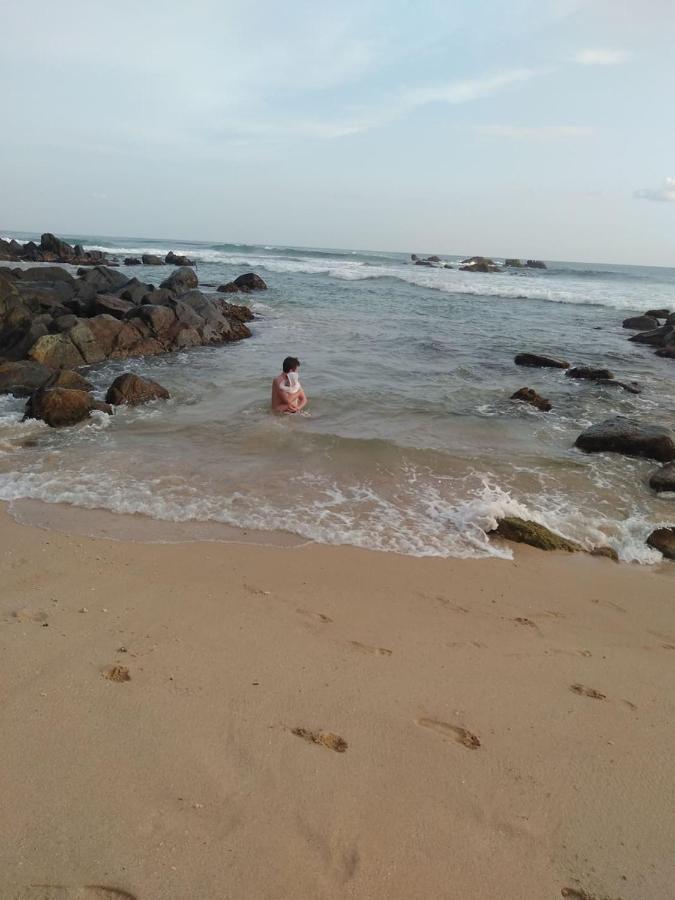 Near Beach Rest Unawatuna Esterno foto
