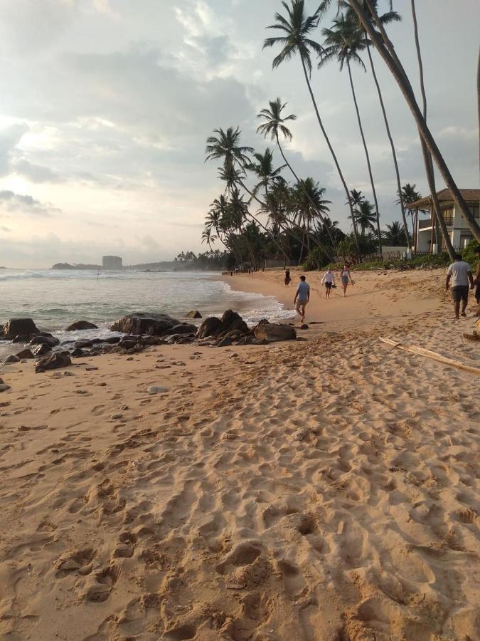 Near Beach Rest Unawatuna Esterno foto